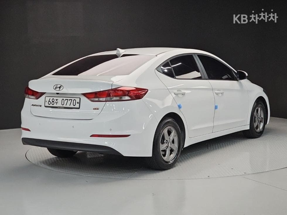 Hyundai Avante (Elantra)AD1.6 GDi Smart - 4