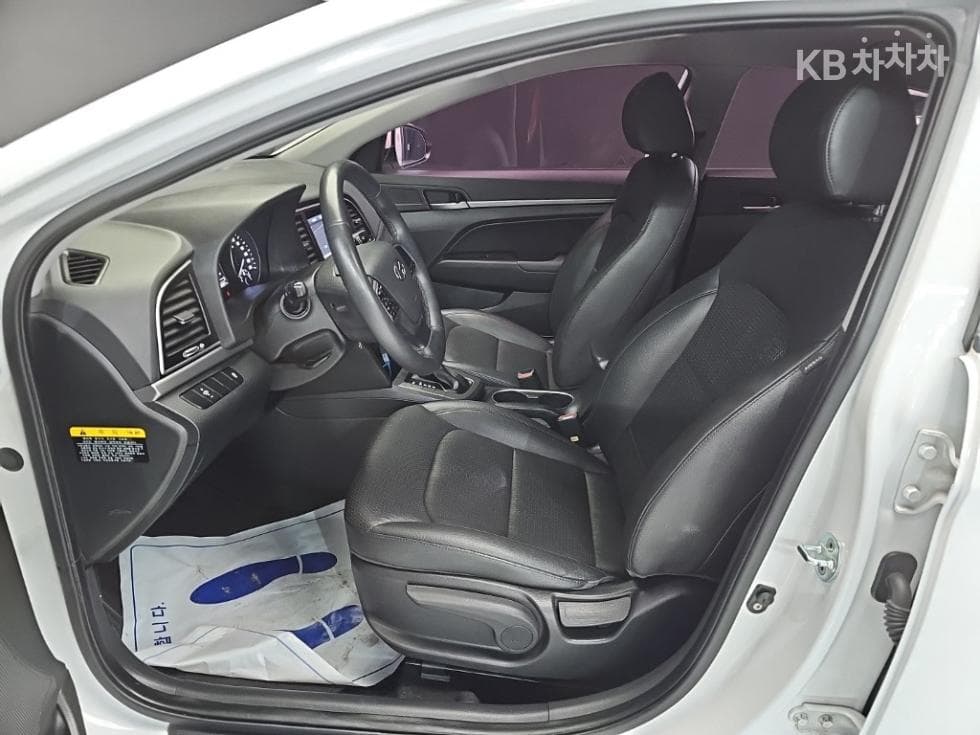 Hyundai Avante (Elantra)AD1.6 GDi Smart - 11