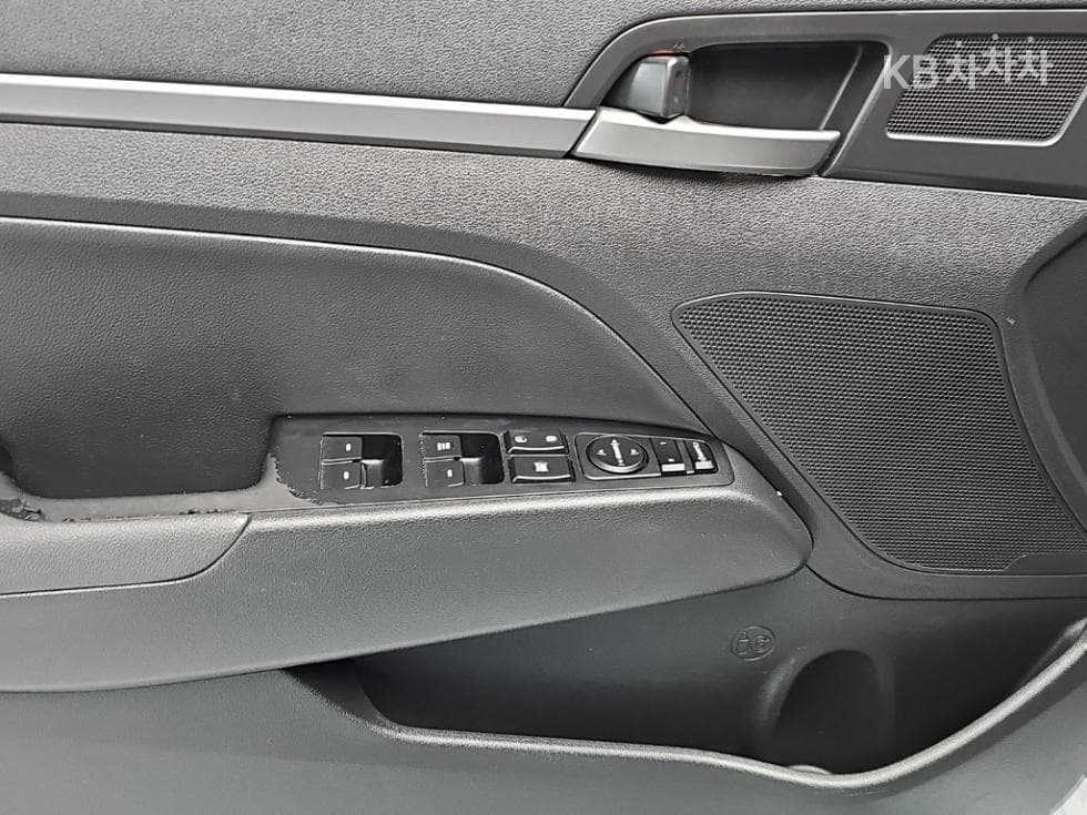 Hyundai Avante (Elantra)AD1.6 GDi Smart - 15
