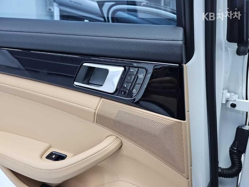Porsche 파나메라 (971)3.0 4 Стандартен - 14