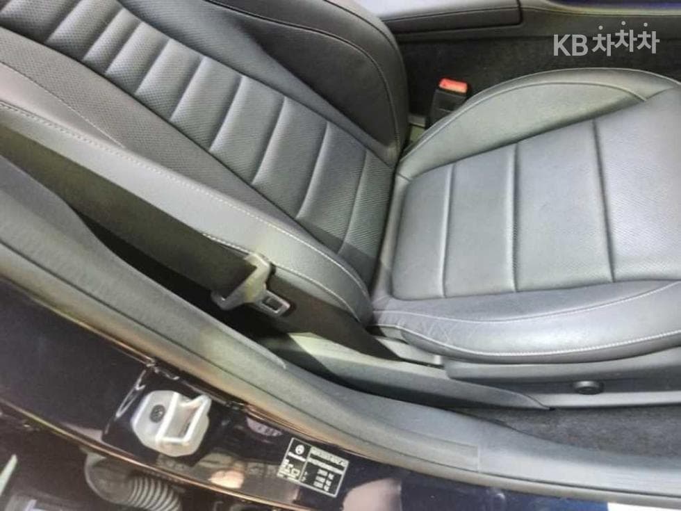 Mercedes-Benz E-Class (W213)E350 4MATIC AMG Line - 12