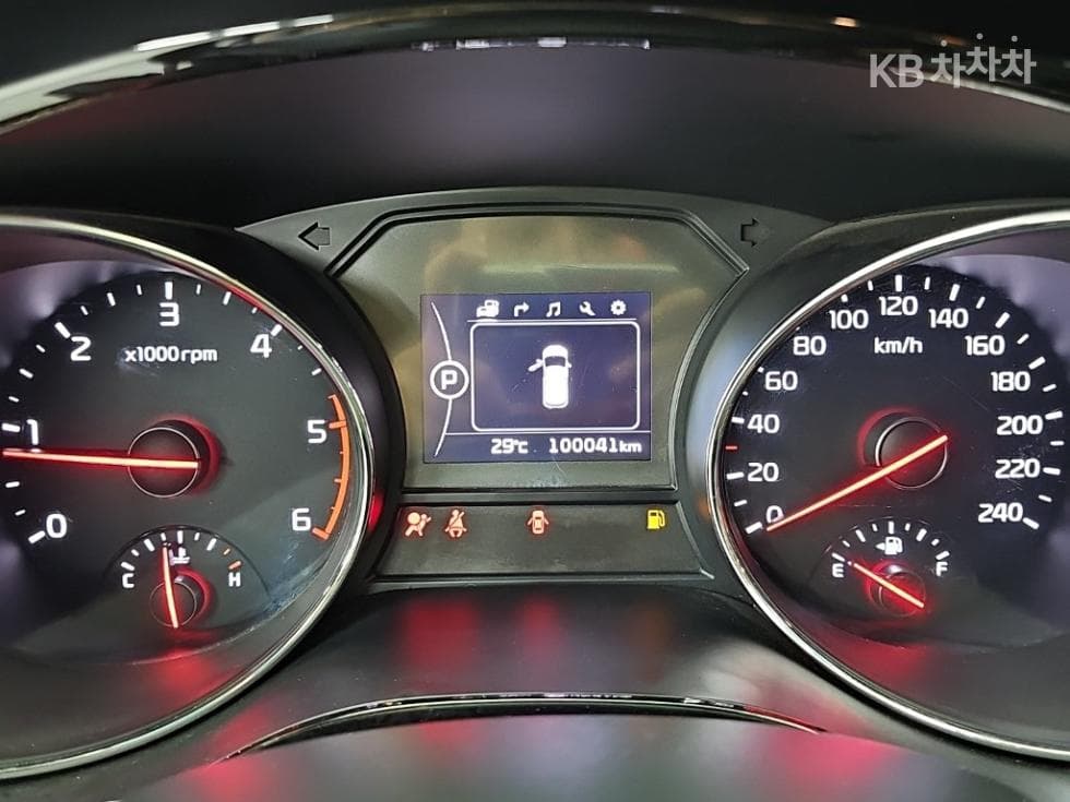 Киа All New Канивал9-местен 2.2 Дизел Висок Лимузин (Канивал) Престиж 하이루프 - 6