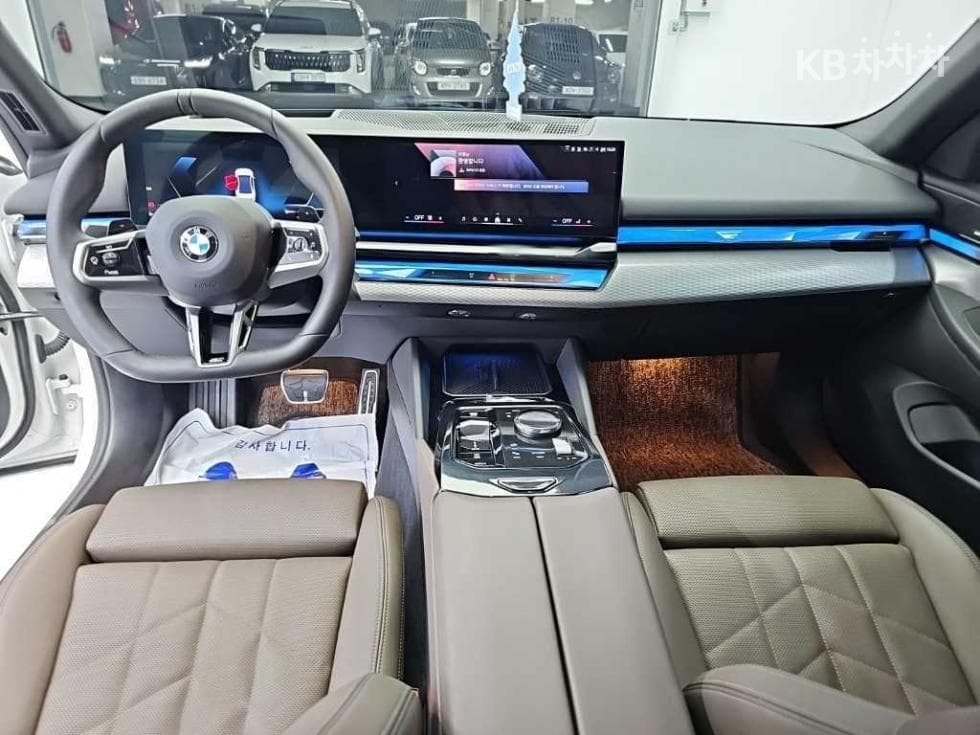 BMW Нов5 Серия(G60)520i M Sport - 8