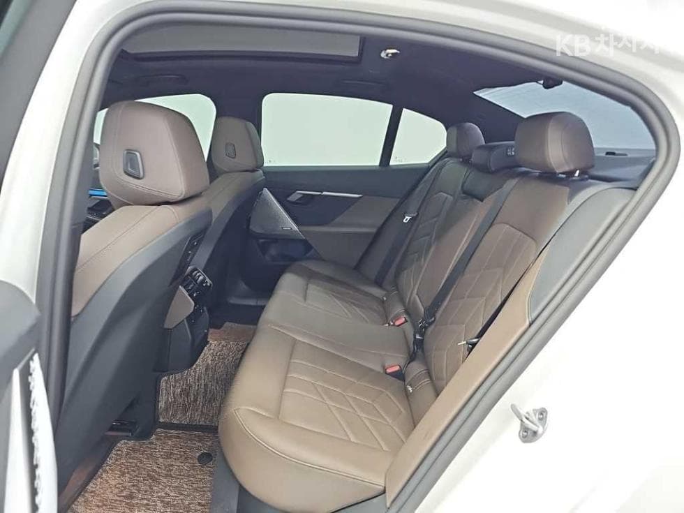 BMW Нов5 Серия(G60)520i M Sport - 13