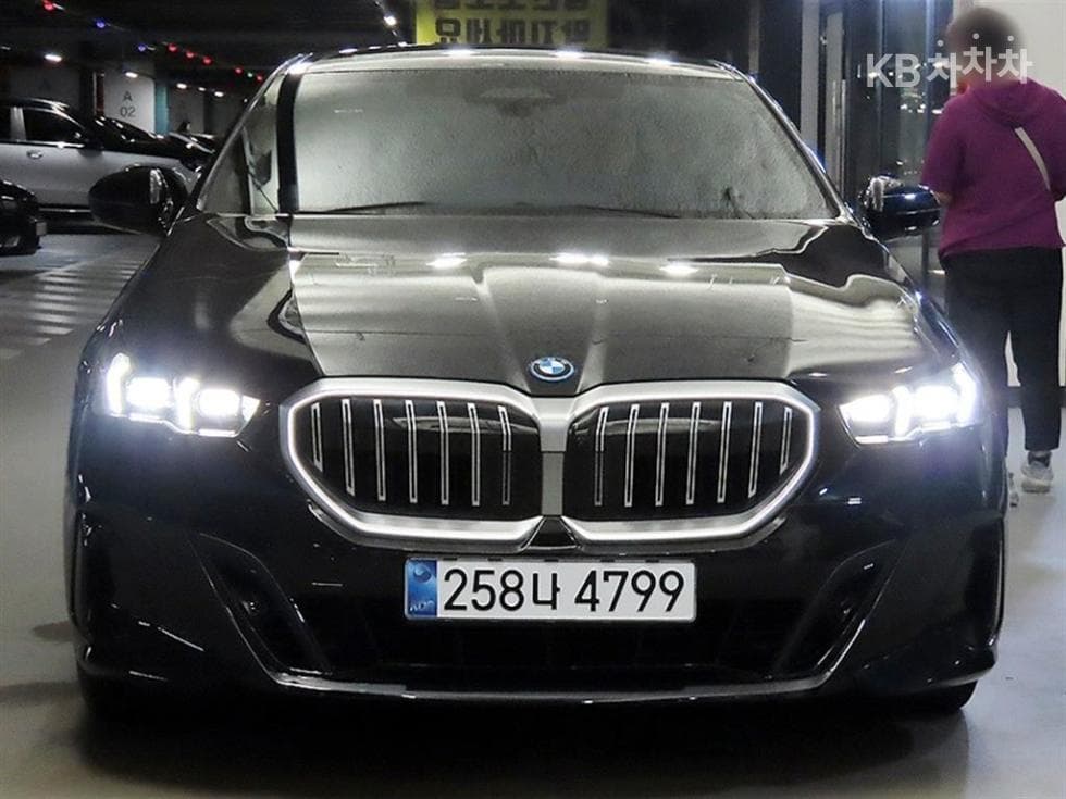 BMW New5 Series(G60) 530e M Sport - Image 1