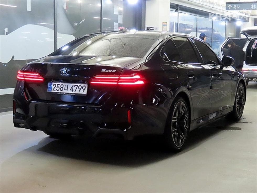 BMW New5 Series(G60)530e M Sport - 4