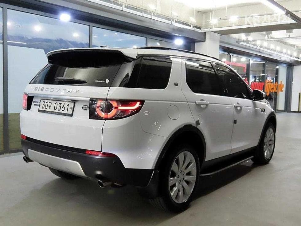 Land Rover 디스커버리 스포츠2.0 TD4 HSE Luxury - 4