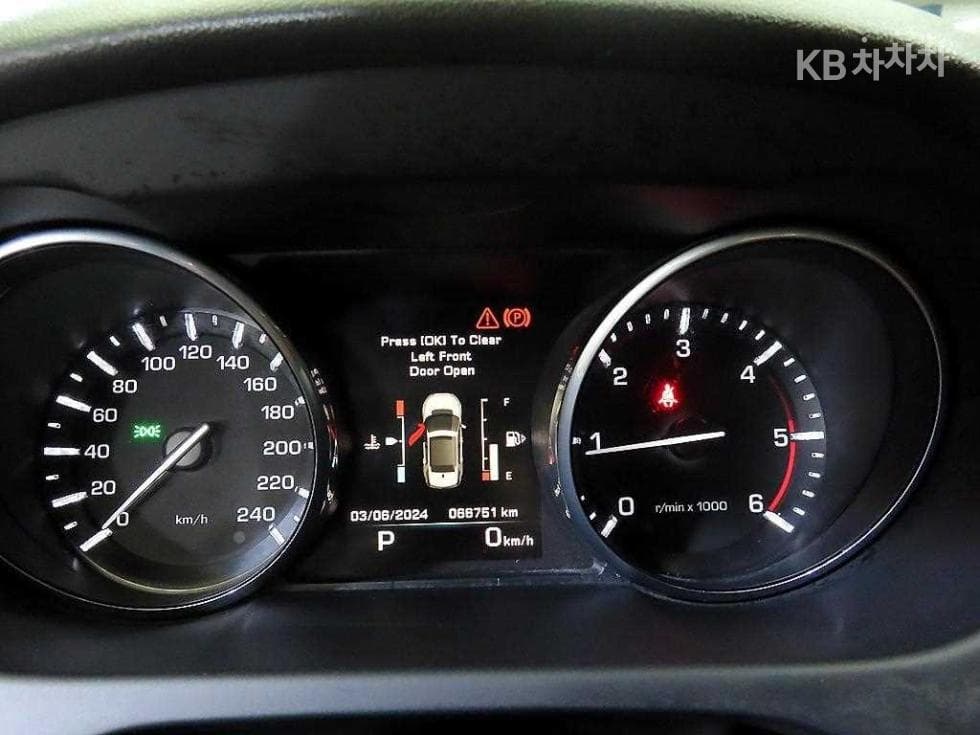 Land Rover 디스커버리 스포츠2.0 TD4 HSE Luxury - 9