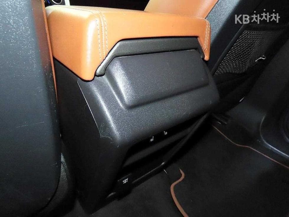 Land Rover 디스커버리 스포츠2.0 TD4 HSE Luxury - 15