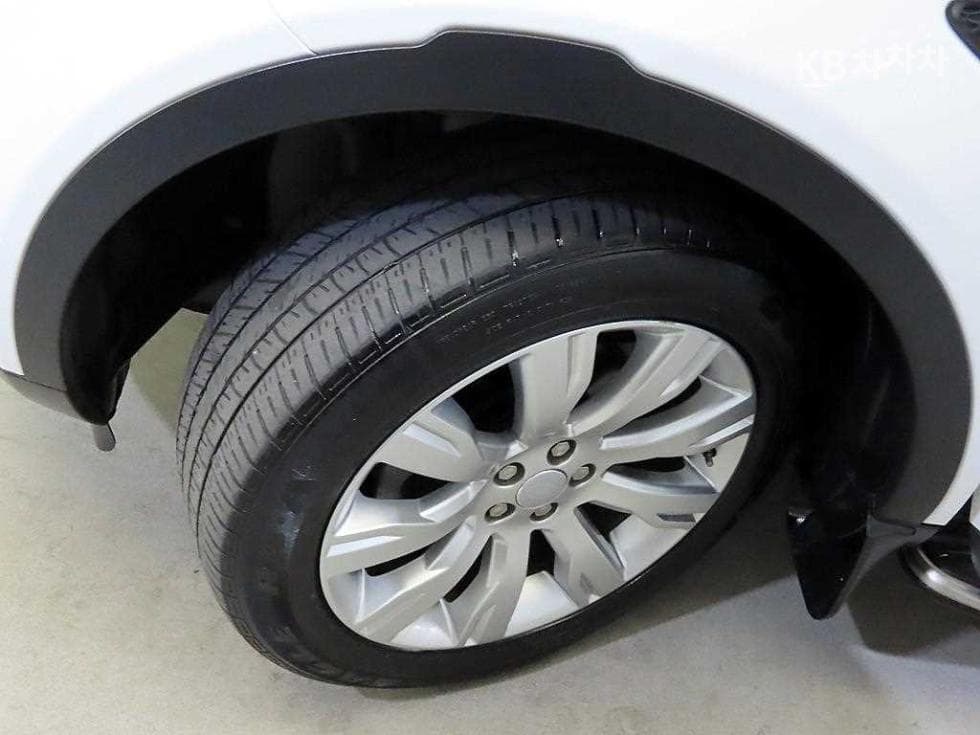 Land Rover 디스커버리 스포츠2.0 TD4 HSE Luxury - 20