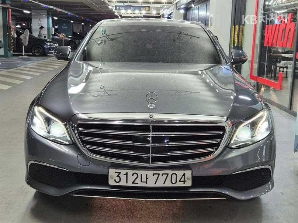 Mercedes-Benz E-Class (W213) E300e 4MATIC Exclusive - Image 1