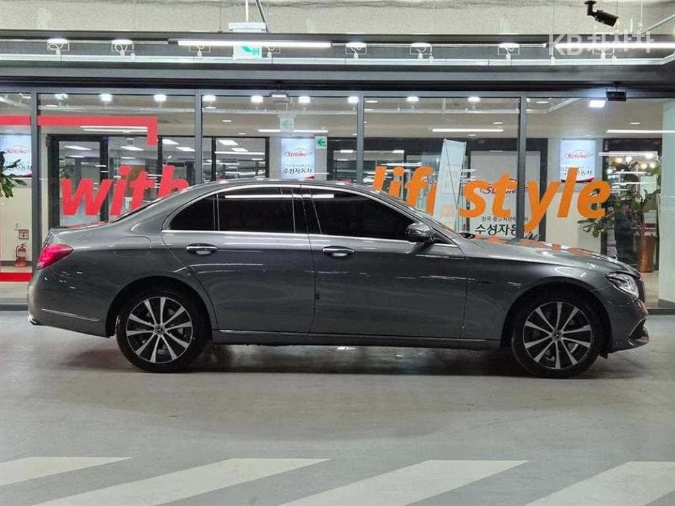 Mercedes-Benz E-Class (W213)E300e 4MATIC Exclusive - 3