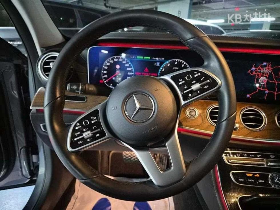 Mercedes-Benz E-Class (W213)E300e 4MATIC Exclusive - 8
