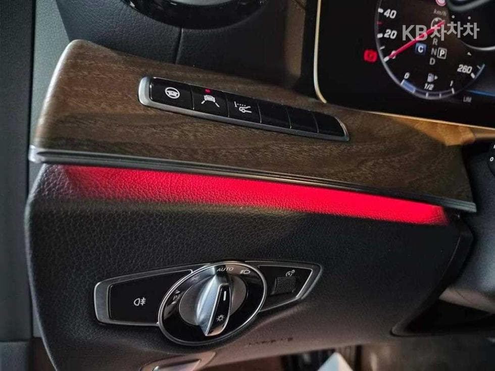 Mercedes-Benz E-Class (W213)E300e 4MATIC Exclusive - 13