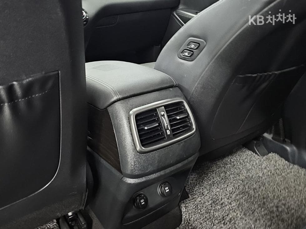 Киа The New (фейслифт) Sorento2.0 T-GDI 2WD 마스터 Специал (специален признак/издание) - 13