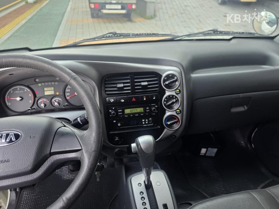 Kia Bongo 3 (light truck)1 Ton 냉동Top (Cargo)차 Extra Long 경제형 King Cab Deluxe - 12