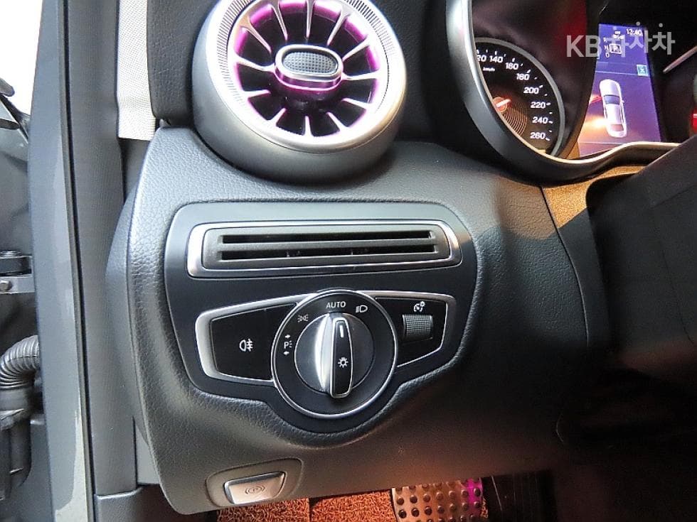 Mercedes-Benz The New (фейслифт) C-КласC220d Avantgarde W205 - 12