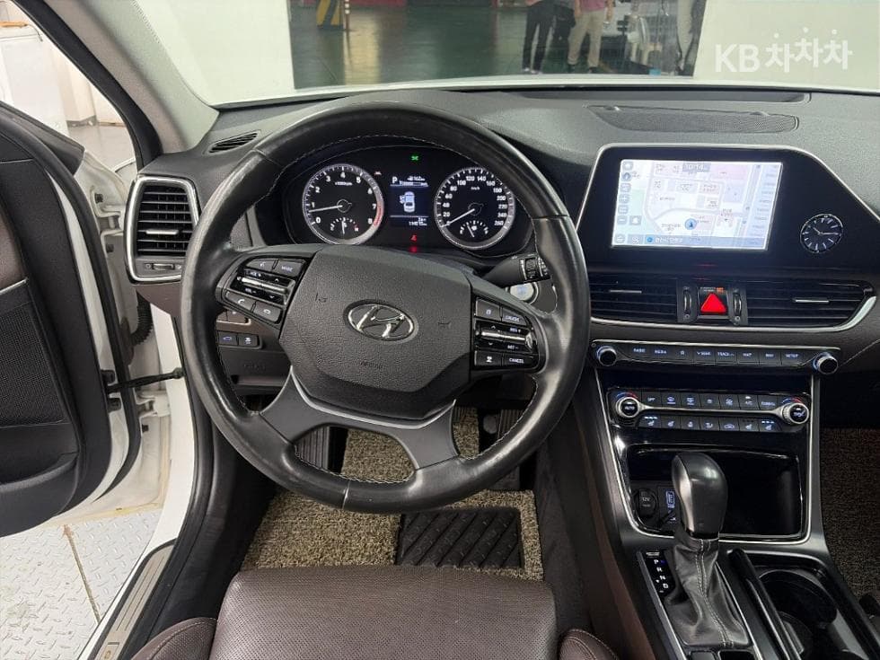 Hyundai Grandeur (Azera)IG2.4 Premium Special (special feature/edition) - 9