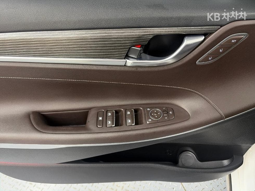 Hyundai Grandeur (Azera)IG2.4 Premium Special (special feature/edition) - 18