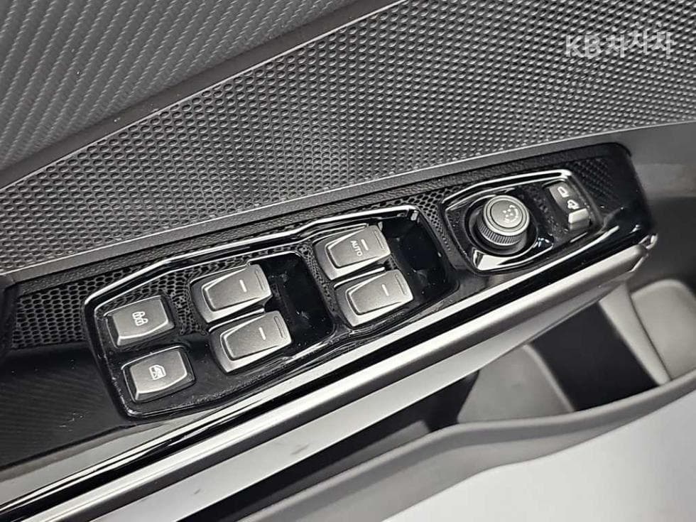 КейДжи Мобилити Very New (фацелит/обновяване) ТиволиБензин V5 2WD Стандартен - 17