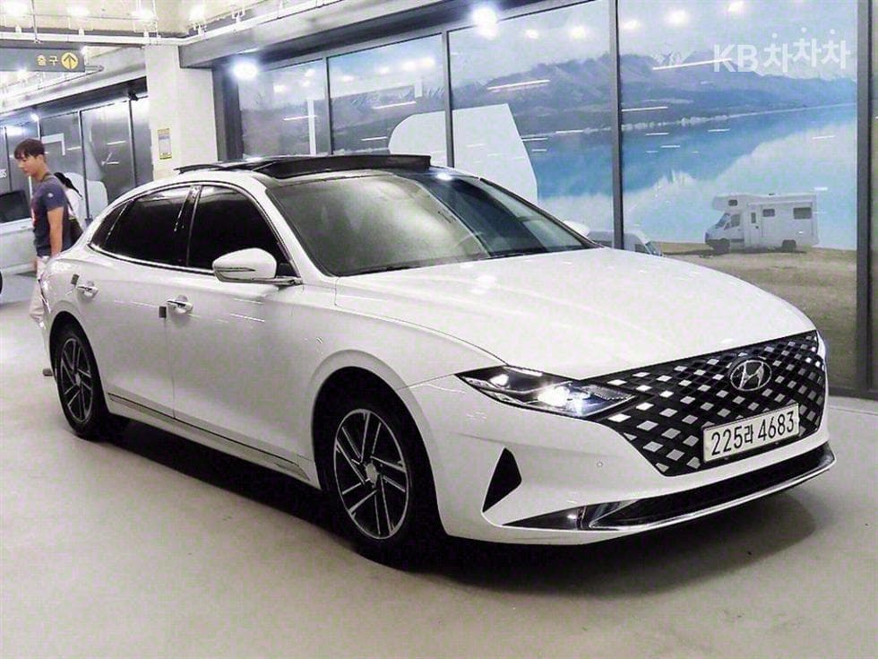 Hyundai The New (facelift) Grandeur (Azera) 2.5 Premium 초이스 - Image 1