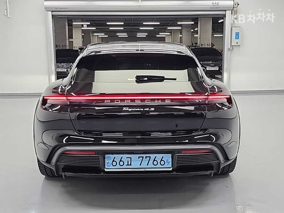 Porsche Taycan Cross Turismo4S - 4