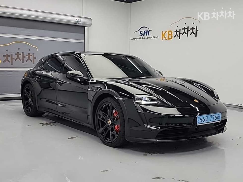 Porsche Taycan Cross Turismo4S - 5