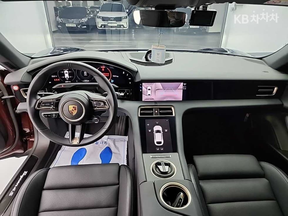 Porsche Taycan Cross Turismo4S - 8