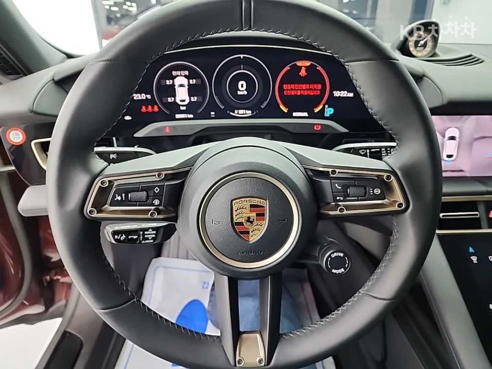 Porsche Taycan Cross Turismo4S - 10