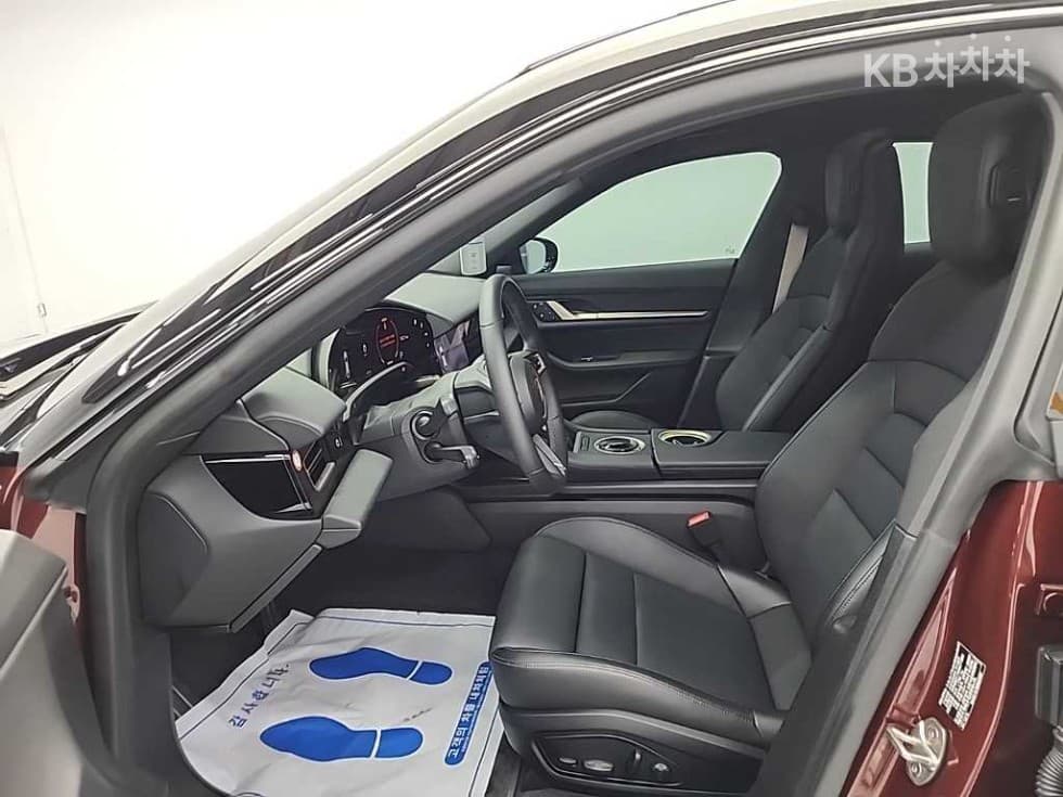 Porsche Taycan Cross Turismo4S - 12