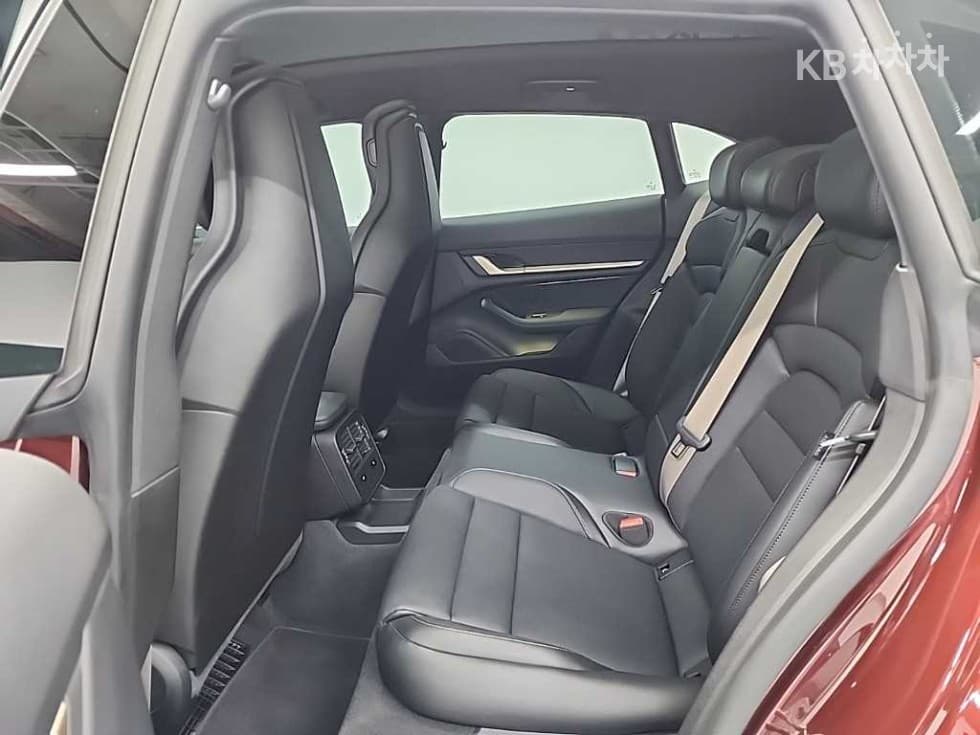 Porsche Taycan Cross Turismo4S - 13