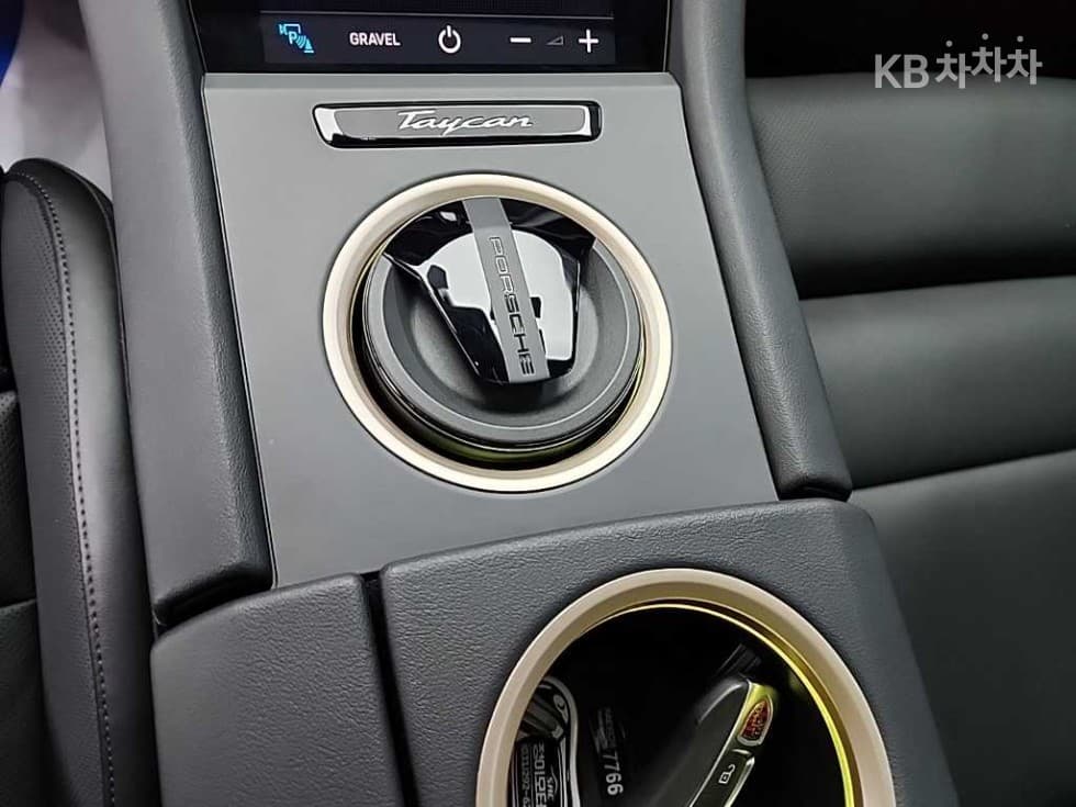 Porsche Taycan Cross Turismo4S - 17