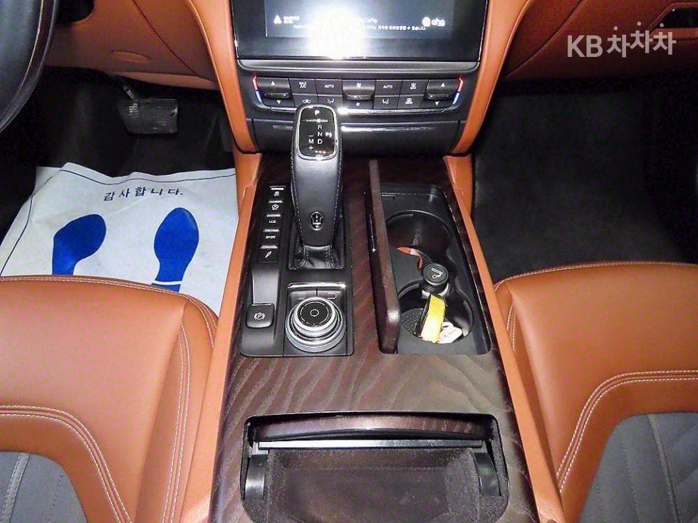 마세라티 콰트로Forte3.0 V6 그란루쏘 - 12