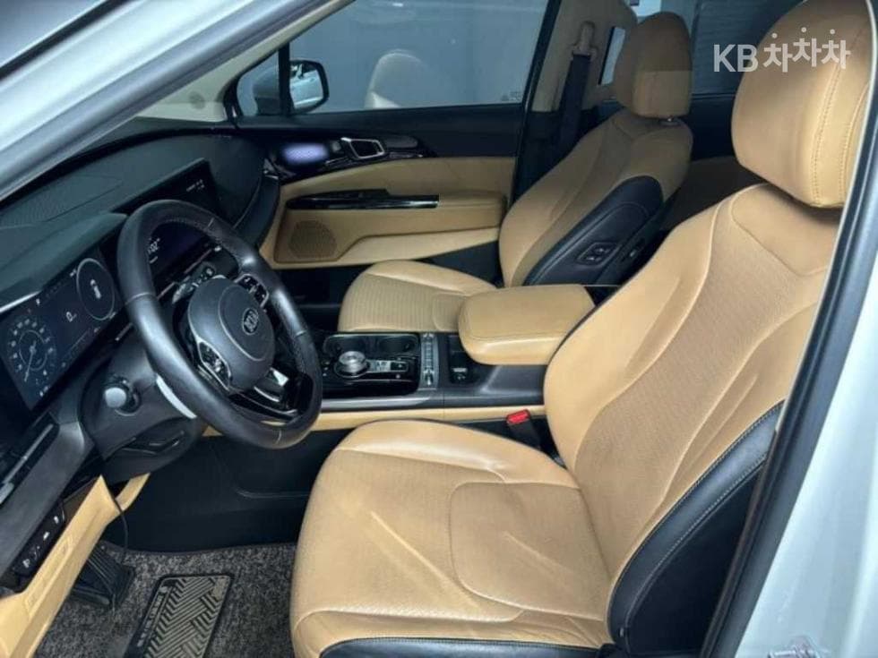 Kia Carnival 4th generationD2.2 9-seater Signature - 8