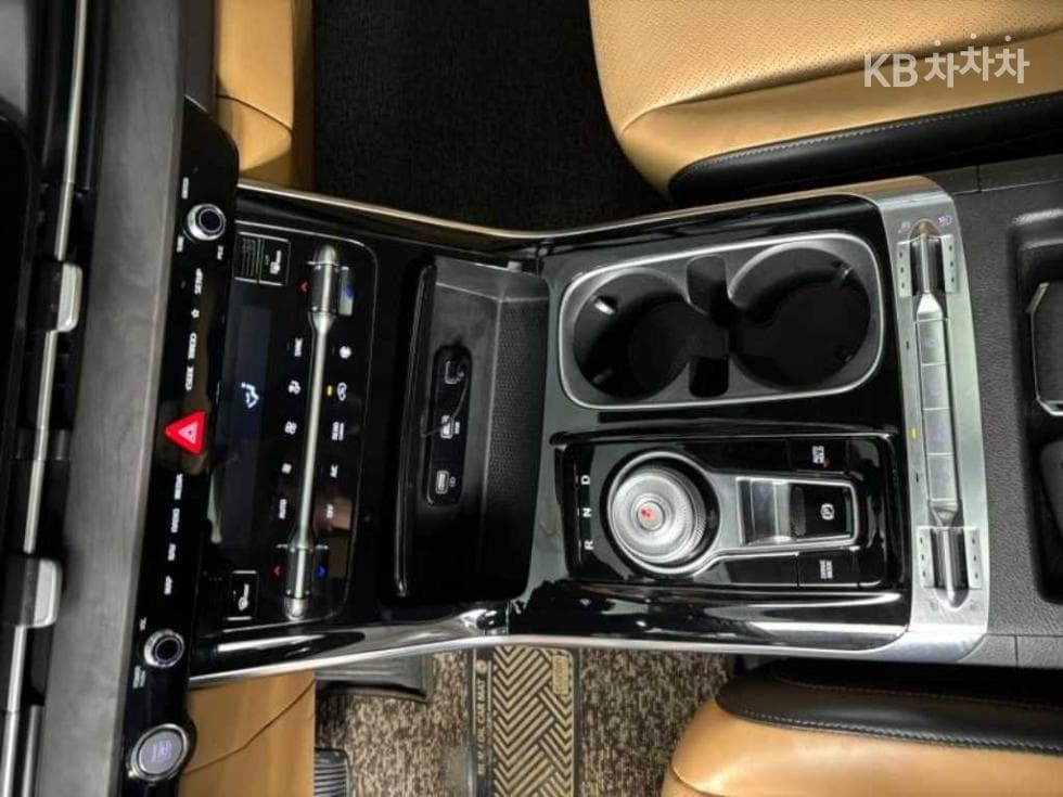 Kia Carnival 4th generationD2.2 9-seater Signature - 14