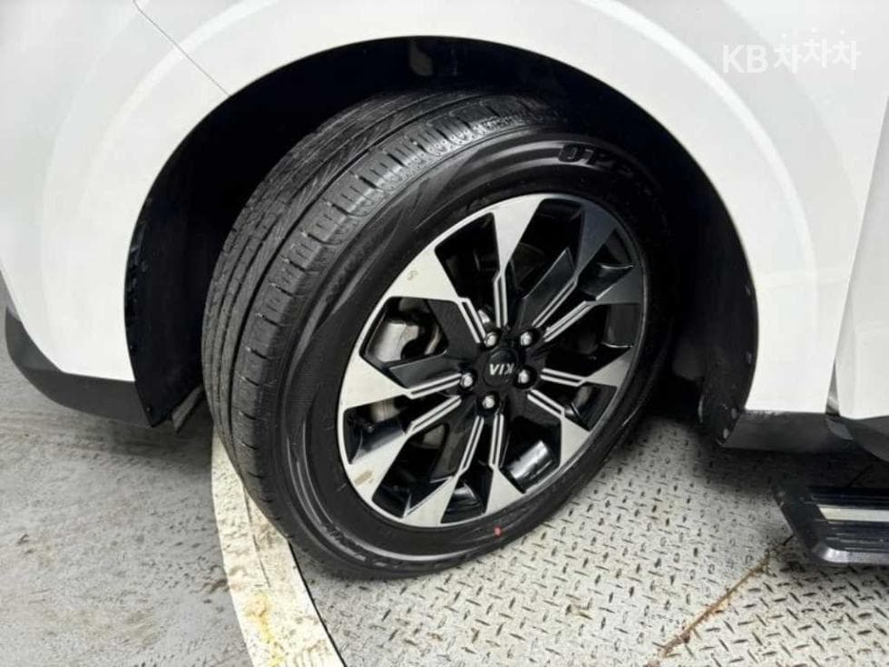 Kia Carnival 4th generationD2.2 9-seater Signature - 20
