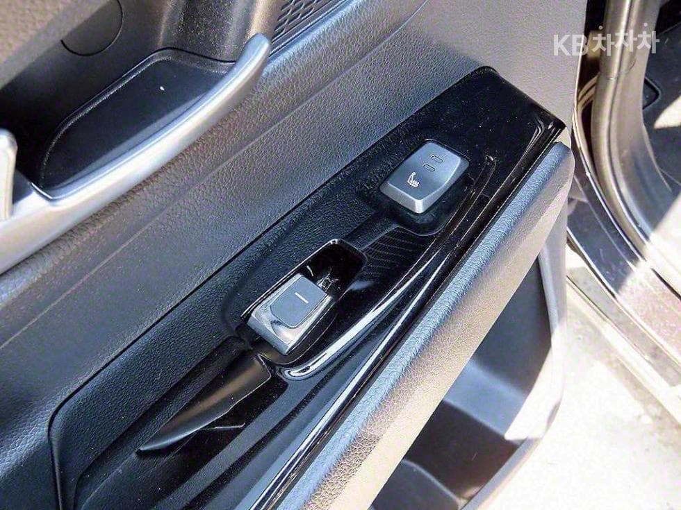 КейДжи Мобилити 뷰티플 코란도1.5 GDi Turbo 2WD C5 - 17