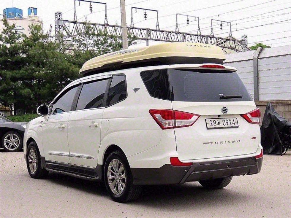 КейДжи Мобилити 코란도 투리스모9-местен 2WD 아웃도어 에디션 - 3