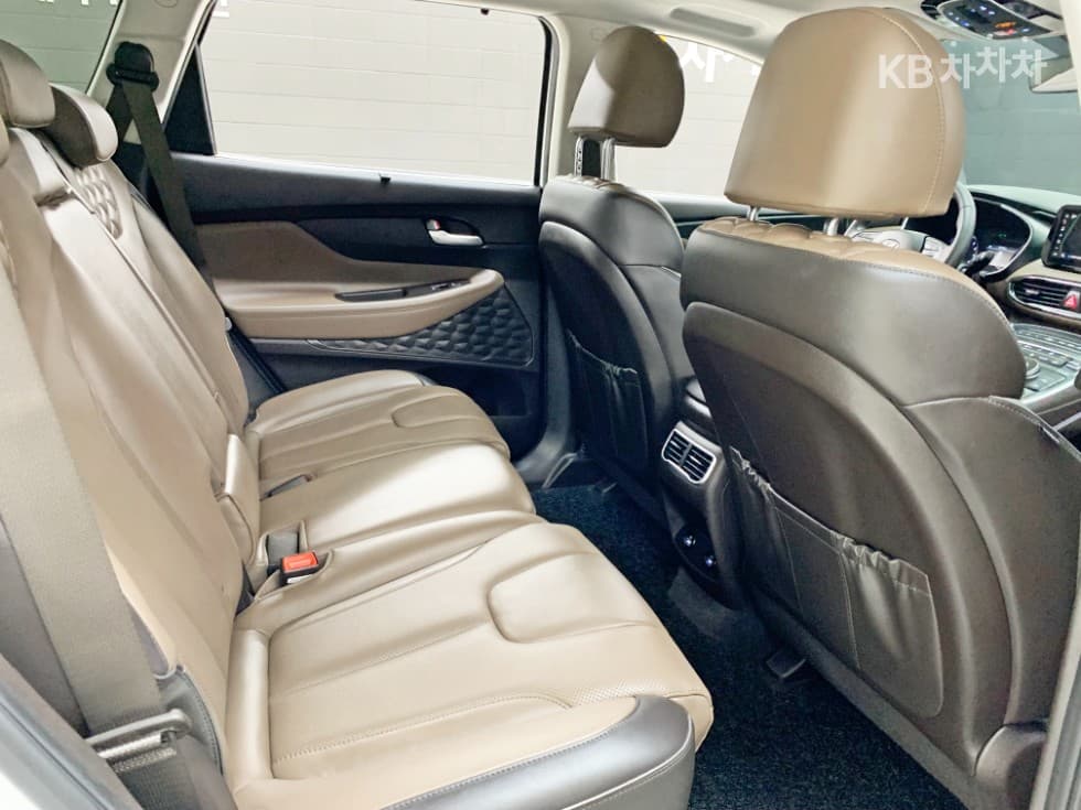 Hyundai The New (facelift) Santa Fe TMGasoline 2.5T 2WD Prestige - 16