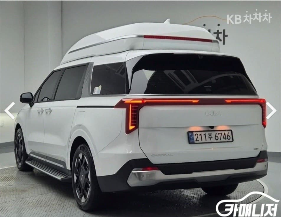 Kia The New Carnival Hybrid 4th Generation High Limousine 1.6 HEV 7 Passenger Signature - Image 2