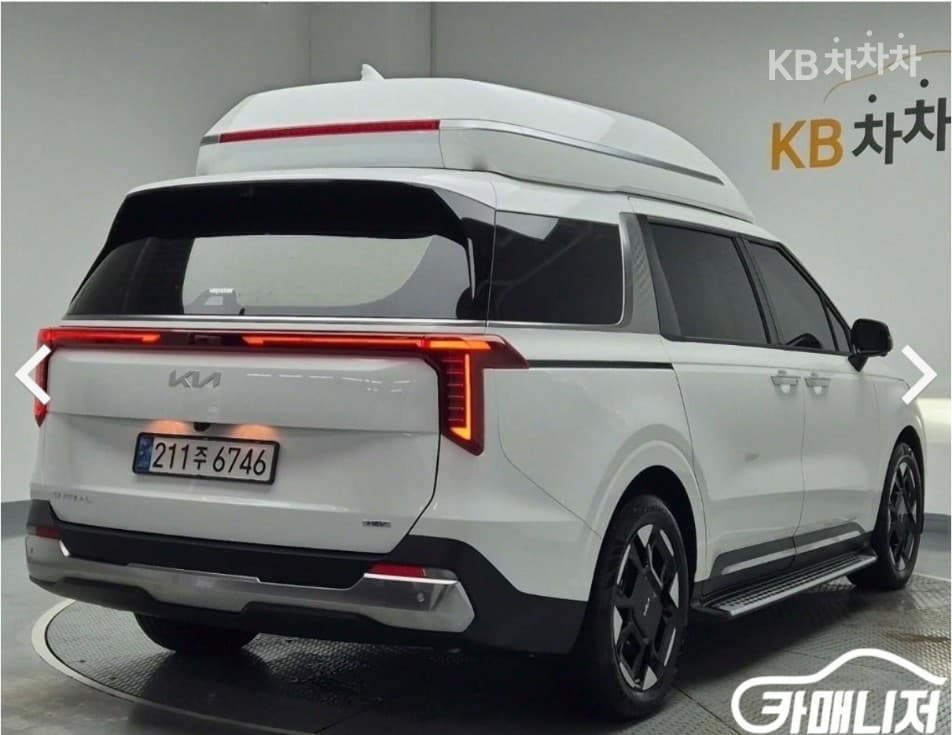 Kia The New Carnival Hybrid 4th Generation High Limousine 1.6 HEV 7 Passenger Signature - Image 4