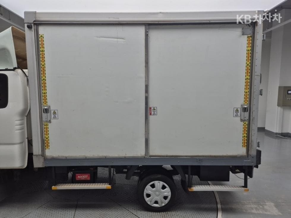 Kia The New (facelift) Bongo 3 (light truck)택배전용Top (Cargo)차 1 Ton Plus형 King Cab Extra Long L - 16