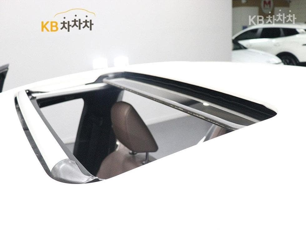 Lexus New Generation ES 300h Executive - Image 4