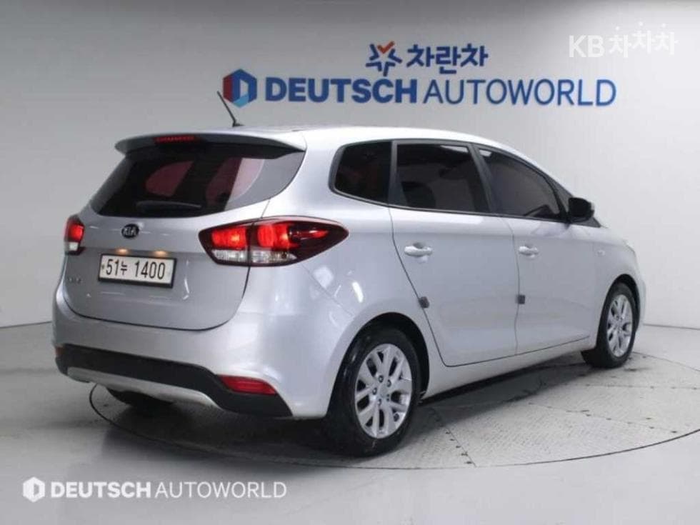 Kia The New Karens 2.0 LPI 7 Passenger Luxury - Image 2