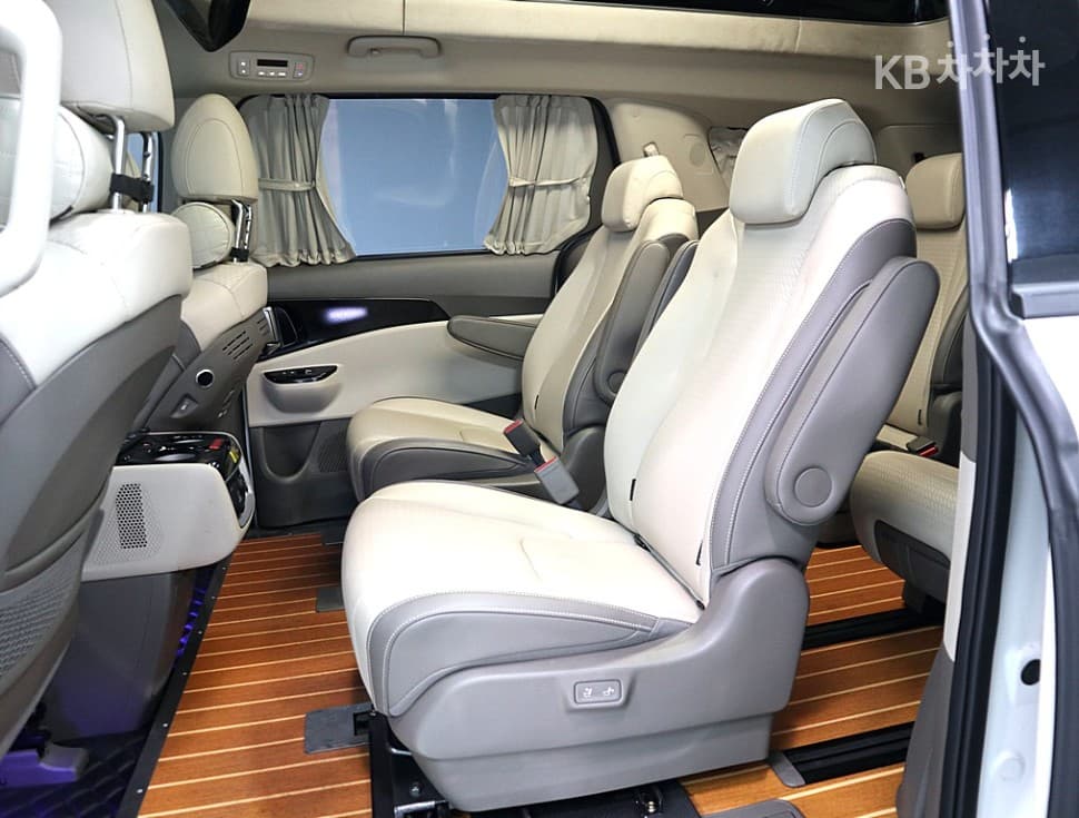 Kia Carnival 4th generationHigh Limousine (Carnival) G3.5 GDI 9-seater Signature - 10