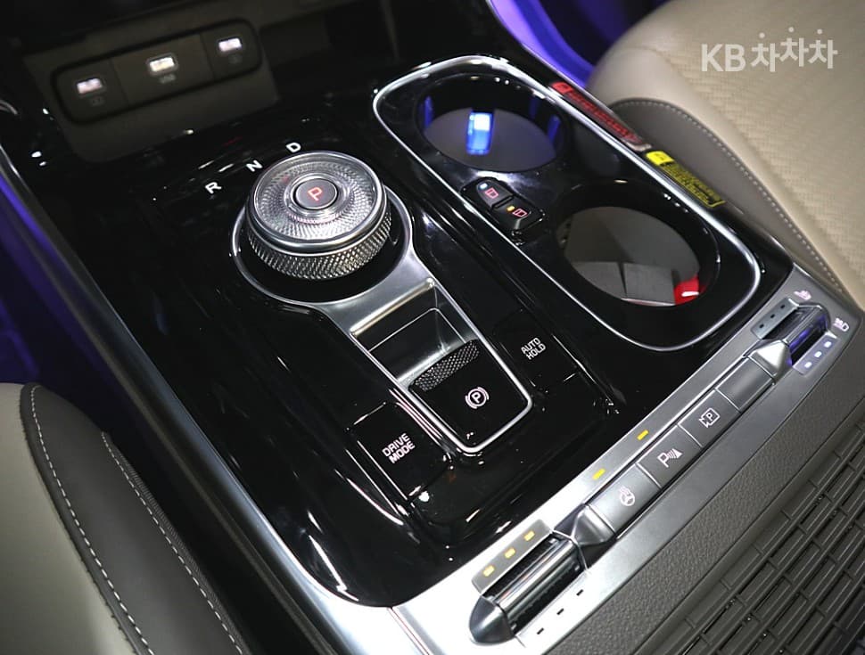 Kia Carnival 4th generationHigh Limousine (Carnival) G3.5 GDI 9-seater Signature - 12