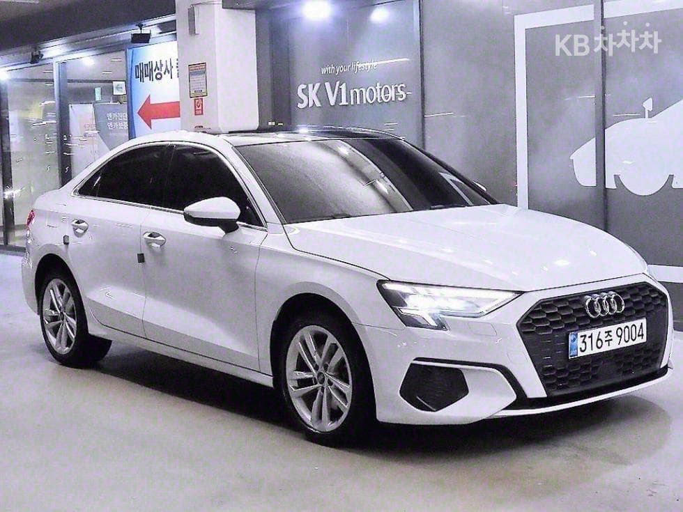 Ауди A3 (8Y) 40 TFSI Стандартен - Image 1