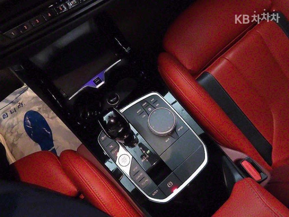 BMW 1시리즈 (F40)M135i xDrive Стандартен - 12