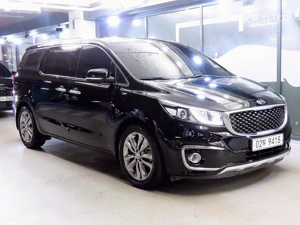 Kia All New Carnival 7 Passenger 2.2 GTR Diesel Limousine Magic Space - Image 1