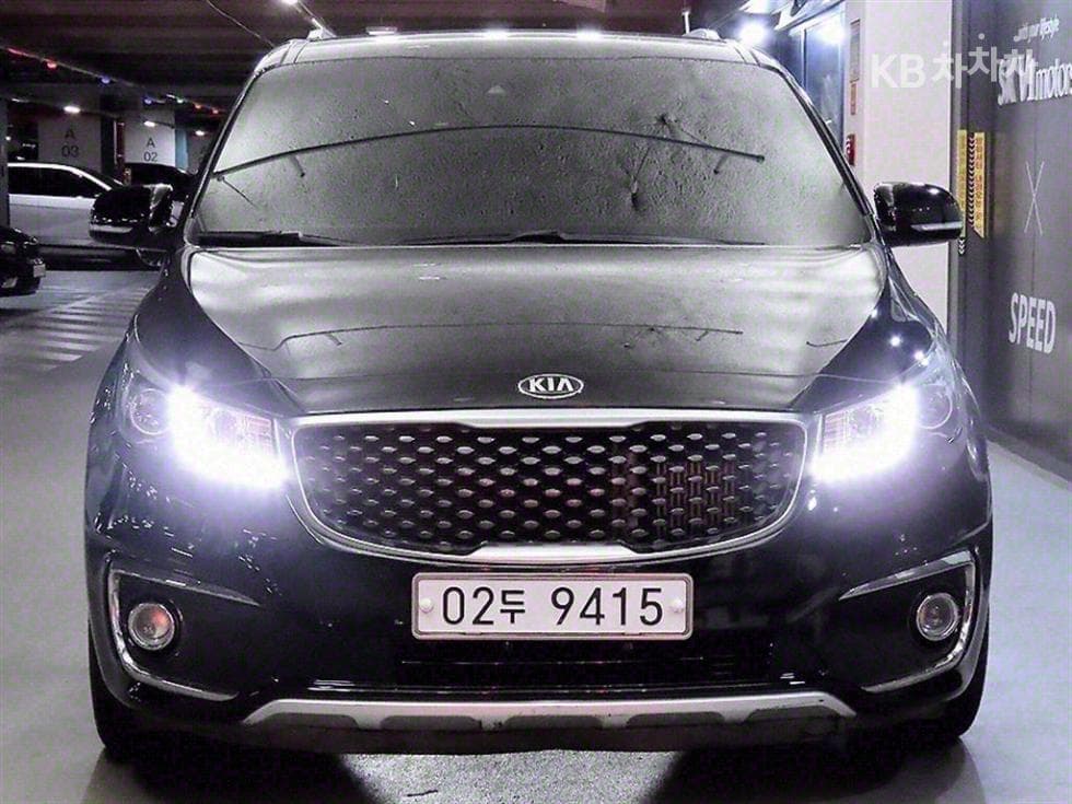 Kia All New Carnival 7 Passenger 2.2 GTR Diesel Limousine Magic Space - Image 2